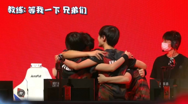 牌中悄然显 牌中悄然显